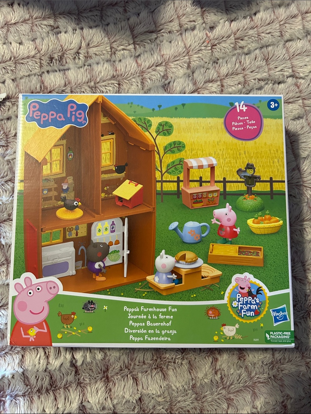 Peppa Pig Farm Playset with 14 pieces new